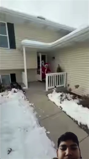 The Grinch vs. Five santas