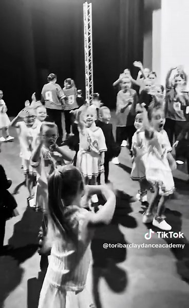 🌟 Tori Barclay Dance Academy – Now Welcoming New Students! 🌟 After the incredible success of our theatre show “Hit the Floor: Movie Edition”, we are excited to open our doors to new dancers ready to join our ever-growing Tori Barclay family! Tori is fully qualified with a BA (Hons) in Dance & Teaching and has over 10 years of experience teaching students from age 2 through to adults. She specialises in Street Dance, Contemporary, Lyrical, and Ballet—helping every dancer shine in their own way.