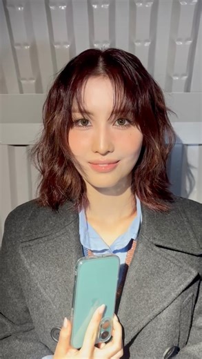 ファッションプレス - FashionPress on Instagram: "オニツカタイガーのショーに来場したTWICE・MOMOにインタビュー。スタート前に初めて出席したショーの思い出と、今の気持ちを聞いてみた。 #モモ #MOMO #TWICE #オニツカタイガー #OnitsukaTiger #SS2026 #ミラノファッションウィーク#MFW"