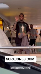Chris Brown loves his fans! 💯 ♥ | Independent Dope