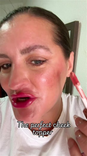 Multi tasker from @rimmellondon in shade rosey rebel works as a blush/highlight a blush topper or eyeshadow the use for this is endless. #rimmellondon #blush #makeup #multitasker