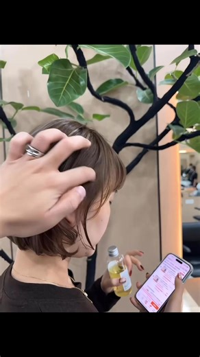 适合方圆脸的短发推荐 这款发型是真的很百搭很时尚适用于各种场合。 #今日发型推荐#好打理的发型 #方圆 脸发型 #气质短发 #短发 ＃减龄短发 ＃女士超短发 烫发＃女生短发发型 #气质短发 | 剪发妙招分享 Pro Haircut Tips