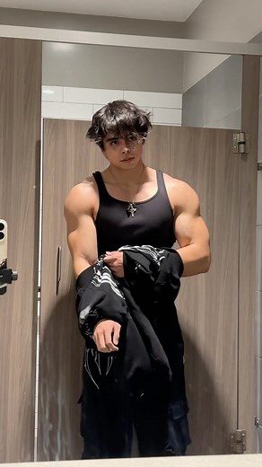 Aidan Saide on Instagram: "#BringBackHardstyle Code “ADN” ⬇️ @gymshark 🦈 Code “AIDAN” ⬇️ @breathedivinity 🕷️ @buckedup 🦌"