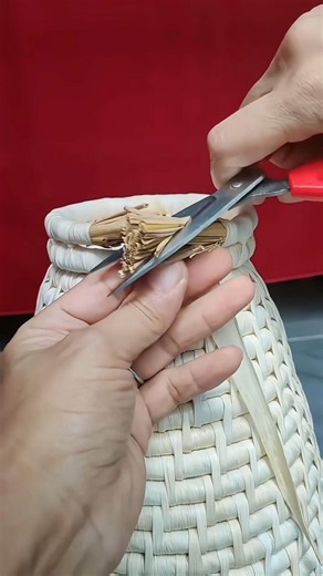 The artistry of crafting premium pitchers using a combination of shrub leaves and straw.