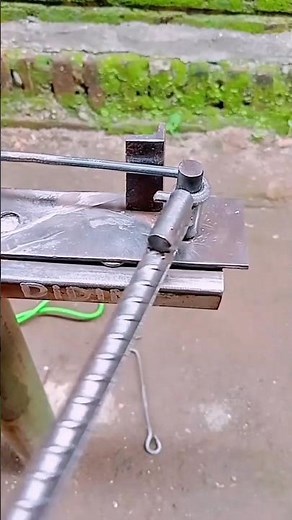 Simple tool for bending steel bars with high precision