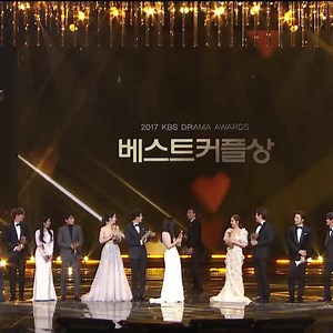 4.7M views · 439K reactions | Kim Ji Won and Park Seo Joon doing their "Fight for my way" aegyo at KBS Drama Awards —and there's Sejeong as their proud daughter!  | Fangirl Feels | Facebook