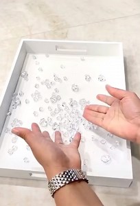 Hello tout le monde, dans cette vidéo vous trouverai des idées très sympa pour customiser sois même sa déco ! Ca me donne des idées pour ma déco que je vais customiser je vous partagerai ça très prochainement 🥰 INSTAGRAM : Aya_Interiors_ https://www.instagram.com/aya_interiors_/ 👻SNAP : ayainteriors PS : Ce n'est pas moi qui apparaît sur cette vidéo je l'ai trouvé sur la chaîne YouTube : DECO SYMPA Music by Ikson | Aya Interiors