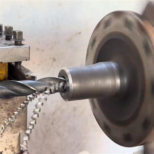 Incredible repairing Broken Truck Wheel axle from thread.. #incridiblerepairing #brokenwheelaxle #fo#trending | Granville SARI SARI PAGE