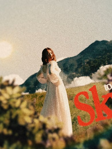 Falling Behind - A Captivating Music Video by Laufey