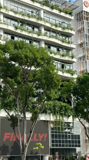 Be afraid, be very afraid for me as big temptations await just around the corner for this plant addict! 🤣 The new 10-storey (excluding rooftop and basement levels) flagship nursery of Far East Flora, Singapore's largest nursery and leading online florist, which is within a short walking distance from my neighborhood, is due to officially open on Sept 29. I checked it out this morning even though only the ground floor and rooftop garden are partially open. It’s a beautiful building on Clementi R