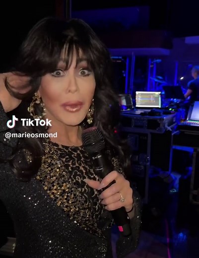 Marie Osmond Quick Costume Change Funny Moment