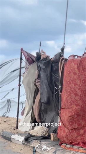 With wind gusts up to 26 miles per hour today, these makeshift tents in Gaza’s Port Camp don’t stand a chance. The chilling wind from the sea makes the temperature feel like it’s 10 degrees Fahrenheit colder. https://chuffed.org/project/149178-sameer-project-x-mass-displacement-campaign. The Translating Falasteen (@Translating Falasteen) x The Sameer Project team will come back to this area of the Port Camp to help. This camp by the sea is one of the most crowded in all of Gaza. So we need your 