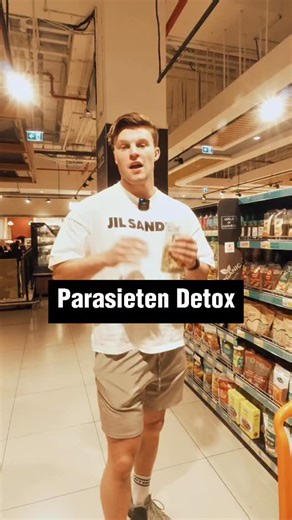 Zo herken én verwijder je parasieten stap voor stap..👇 Eerst testen. Dan aanvallen. Dan je darmen herstellen. Test je bloed en ontlasting. Zijn eosinofielen, vit D, ferritine, B12 of EPX hoog? Dan zit er iets in je buik dat daar niet hoort. Breek de beschermlaag. Gebruik Para DTX, pompoenpitten, NAC en vitamine C. Zo maak je parasieten los. Ruim alles op. Gebruik charcoal, bentonietklei of chlorella. Drink drie liter water om alles af te voeren. Herstel je darmen. Probiotica, L glutamine, omega