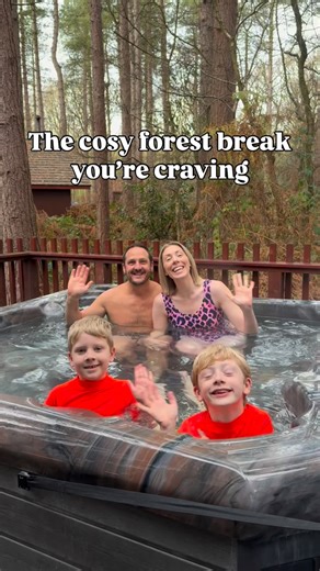 £50 off code in caption⬇️ If you’ve ever searched ‘log cabins with hot tubs’ you need to know about Forest Holidays AD. Use code: MUDDLE50 for £50 off any Forest Holidays stay in 2026 (ends 2nd Feb). We’ve just got back from our fourth stay with them, this time at Delamere Forest and it was a much-needed chance to slow down, recharge and spend proper quality time together as a family. The cabins are tucked away in the largest woodland area in the county, (some) are pet friendly, and all designed
