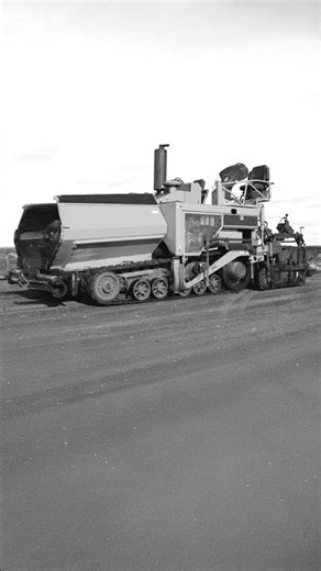 The Hidden Hero: How an Asphalt Paving Machine Shapes Roads