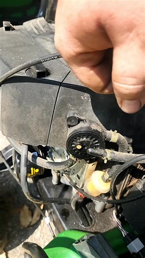 #mechanic #smallenginemechanic #smallenginerepair #repair #briggsandstratton #johndeere #maintenance #foryou #fyp | Powertool1990