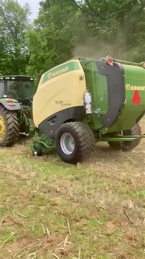 One of the first KRONE V 190 XC Plus balers in North America is already making bales in Missouri! Big thanks to G&J AG LLC. in Oak Ridge, MO for getting this beast into the hands of Steve Peterson, who’s already seeing the difference KRONE quality makes — tighter bales, smoother operation, and serious reliability in the field. 💪🌾 Here’s to a strong season with German engineering you can count on. ➡️ Want to see what the V 190 XC Plus can do for you? Reach out to your local KRONE dealer today! 