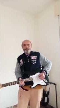 Magari mossi ti bacerò quando usciremo insieme la vigilia sotto il vischio #guitar #musicsong