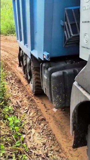 Extreme trucks vs Dirt roads