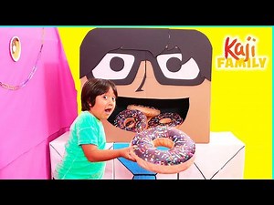 Ryan in Box Fort Maze and Pizza Truck Delivery - Videos For Kids