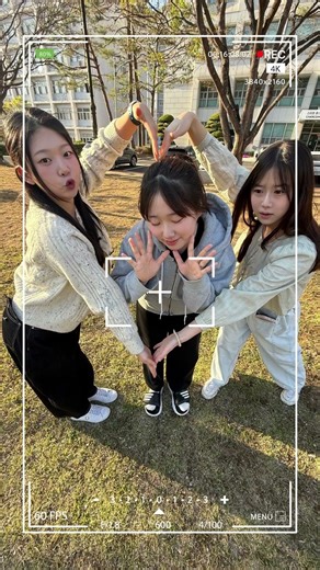 미션: 카메라를 피해라!! 📸💥