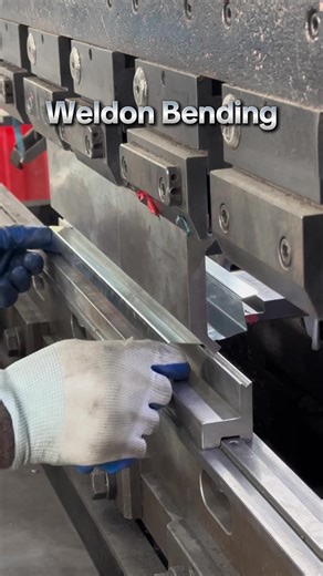 Skilled bending workers create high-quality express parcel boxes.#metalbox #ParcelDropBox #delivery #parcelbox #galvanizedsteel