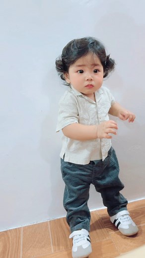 Nag dance pa ng baby shark 😅 nagmamadali naman siguro tong baby boy ko 🥹 #8monthsold #fypシ゚ #fyp | Aike Ann
