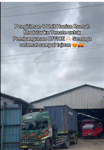 Pengiriman 4 Unit Hunian Rumah Modular ke Tenate untuk Pembangunan OFFICE 🫶🏻 Semoga selamat sampai tujuan 😍🚚 #rumahmodular #hunianmodular #modularhouse #officemodern #bangunanmodular
