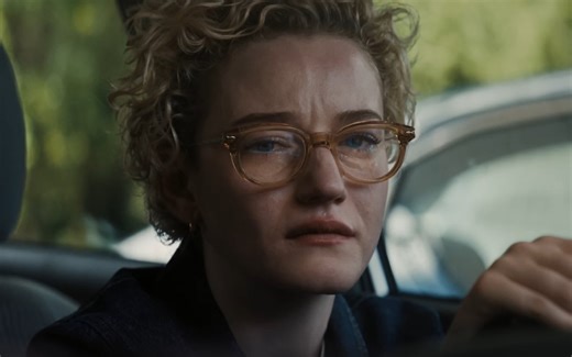 A Hora do Mal: filme de terror com Julia Garner ganha trailer
