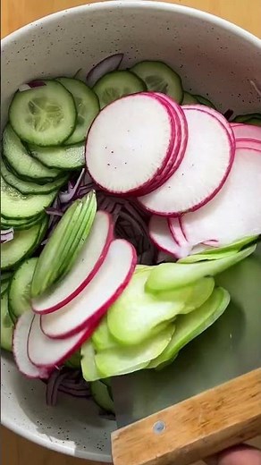 This Cucumber Radish Salad is so good!! 🥒 🫜