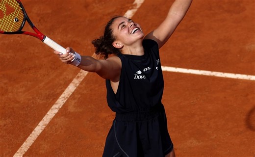 Jasmine Paolini matches former world No. 1 milestone with victory over Peyton Stearns at Italian Open