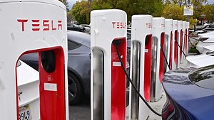 Tesla stock extends losses on BYD charging advancement