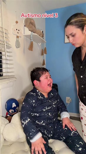 Cuesta mucho báñar a Carlitos 😩💙🧩#baño #ritunadebaño #autism #babycarlitos💙😍 #niñollorando
