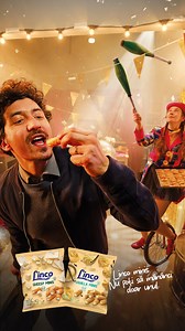 1.1K reactions · 60 shares | Mai impresionant ca o acrobație? Felul în care faci tu să dispară un platou întreg de Linco Minis. | Linco PATISERO | Facebook