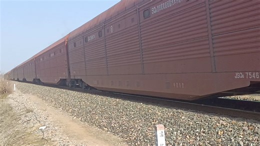 司机友好鸣笛，南局鹰段和谐N5-0474牵引33101接近歙县站