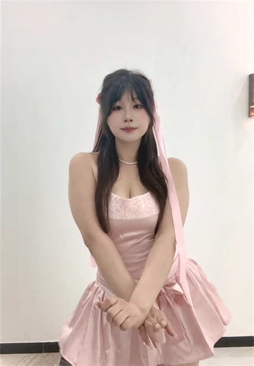 Are you happy on this new day? @🌙Neeko🌙 #dance #girl #fpy