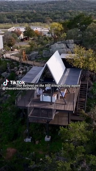 If you’re new here, welcome to The Retreat on the Hill 🏔️ We’re tucked away in Horseshoe Bay, Texas where sunsets stretch for miles, domes glow at night, and your only job is to slow down. And now… we’re expanding! More views, more spaces to unwind, and even more reasons to finally plan that getaway you’ve been talking about. 💭