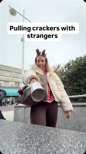 Sophie Jones on Instagram: "Coffee and crackers what a treat 🤩 Download the Caffè Nero app, grab a festive drink and unlock your cracker surprise! AD"