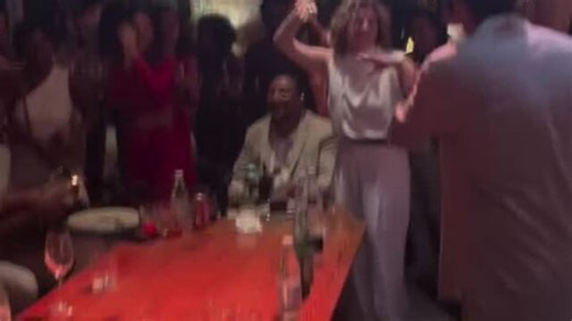 Humberto Carrão anima parabéns de Debora Bloch