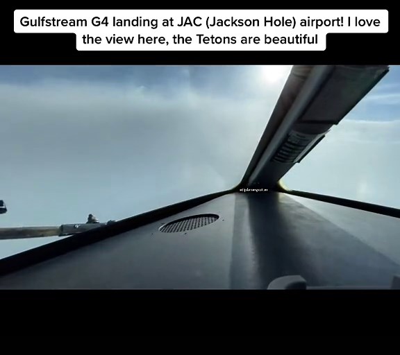 Gulfstream G4 Night Landing at Jackson Hole Airport