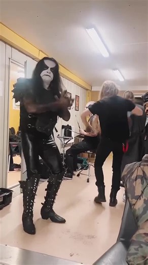 It’s going to be an electric morning with Aussie rockers Tropical Fuck Storm on Office Hours! Tune in LIVE today 1/29 at 10am PT (1pm ET) at youtube.com/live/Y5BgzN1sQ5E | Tim Heidecker