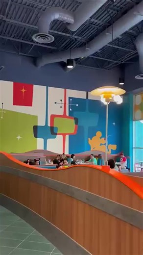 Update on the refurbishment at Pop Century! Much of the seating is still blocked off, but nonetheless the refurbishment is looking GREAT! 📷 Disney Food Blog 👈👈 | Disney World Packages -Orlando Florida