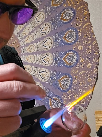 Drawing a couple flower petals with glass. #flowerpendant #plants #lampworking #glassblowing #flowers