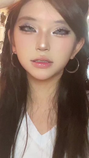 Shining Rainbow Makeup Transition Tutorial