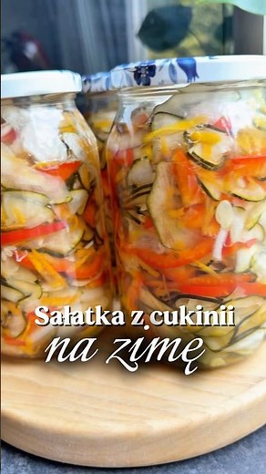 Sałatka z cukinii na zimę - pełny przepis w komentarzu #przetwory #cukinia