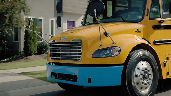 It's time to #CleanYourVroom! Our all-electric Saf-T-Liner C2 Jouley has a standard operating range of up to 138 miles, which many districts will find is sufficient to run the bus for an entire day or more before it must return to a charging station. Learn more: https://bit.ly/3b5xH1L | Thomas Built Buses