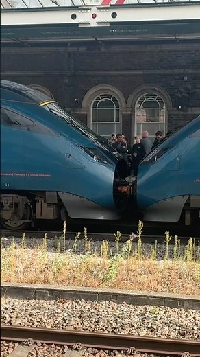 2x805’s coupling together at Chester #train #railway #railwaycontent #trainspotting