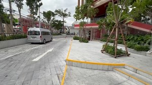 6.7K views · 932 reactions | 突發！拍冲遊泰國發生意外！金翅真爬街 | 胡慧沖 | Facebook