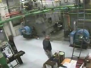 🚨 Explosión de caldera 🚨 👷‍♂️Nosotros te asesoramos para que no te suceda 👨‍💼 Evita que tus recipientes a presión ocasionen daños, comunicate con nosotros, somos tu mejor opción en la verificación del cumplimiento de la NOM-020-STPS-2011 🌏 www.verificacionesindustriales.com 📧 verificate@verificacionesindustriales.com 📞 (33) 10296907 #Seguridadindustrial #Riesgos #STPS #Recipientesapresión #NOM020STPS2011 #Industry #calderas #Boilers #IndustrialSecurity #Accidentes #Accidentesdecalderas #