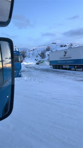 Tar godt nytte av vinteroppdrag🤝 #rasmussentransport #rasmussen #winter #polarexpress #semitrailer